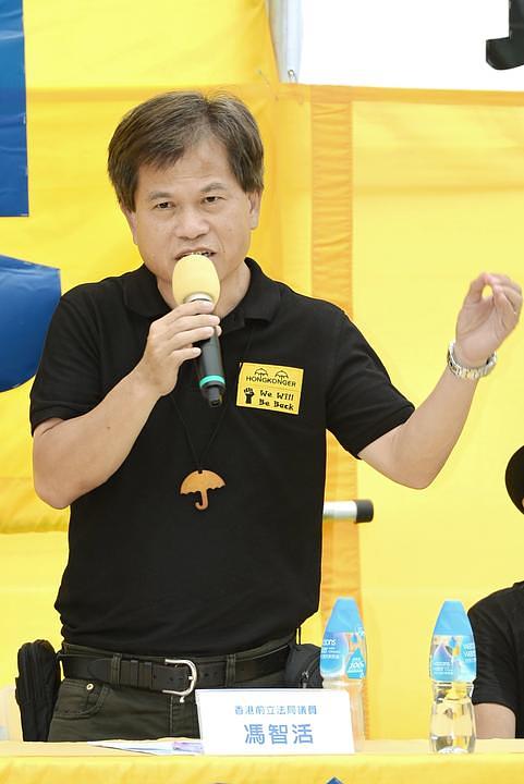 Gospodin Fung Chi-wood, bivši član Zakonodavnog vijeća Hong Konga i pastor Anglikanske crkve, je pohvalio duh i hrabrost praktikanata Falun Gonga. On je također rekao kako nije dobro to što "Hongkonška udruga za brigu o mladima" ometa skup. „Njihovi gromoglasni zvučnici jasno pokazuju da se oni plaše Falun Gonga“, kazao je gospodin Fung Chi-wood. 
