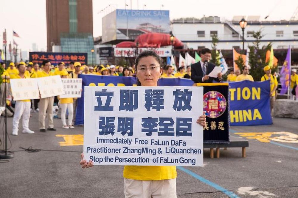 Gospođa Zhang Hongyu, čija je cijela porodica prakticirala Falun Gonga, je pozvala na spašavanje njenoga oca iz zatvora u Kini.