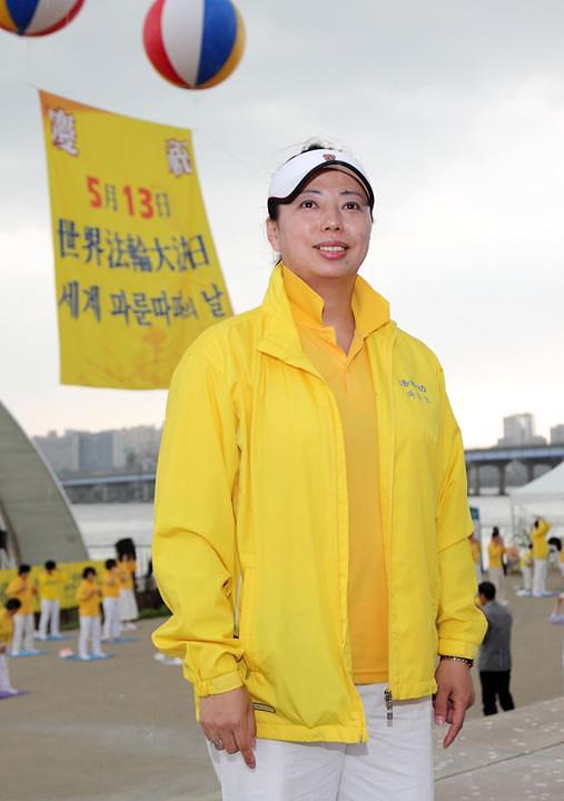 Huang Xiaomin učestvuje na proslavi Svjetskog Falun Dafa dana u parku Hangang, u Seulu, u Južnoj Koreji, 13. maja 2017. godine.
