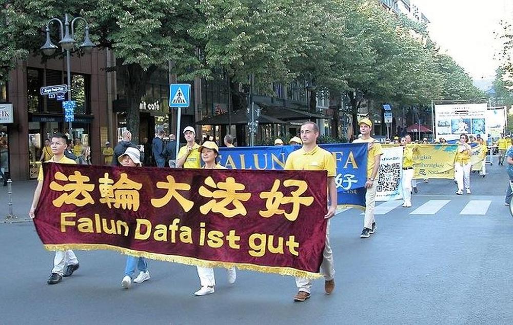 Tian Guo Marching Band je predvodio paradu za vrijeme Rheingau vinskog festivala u Wiesbadenu u Njemačkoj, 1. septembra 2018. 