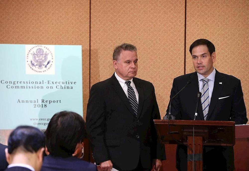  Senator SAD-a Marco Rubio (desno) i američki zastupnik Chris Smith (lijevo), predsjedavajući i kopredsjedavajući Izvršne komisije Kongresa za Kinu (CECC) su, 10. oktobra, predstavili godišnji izvještaj CECC za 2018.