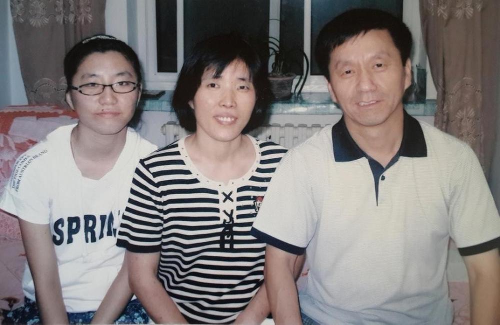 Gđa Zhang Hongyu sa svojim roditeljima
 