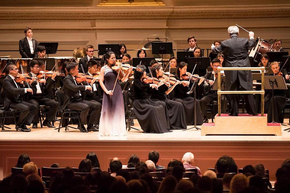 Solo violinistica Fiona Zheng 7. oktobra u Carnegie Hallu. 
