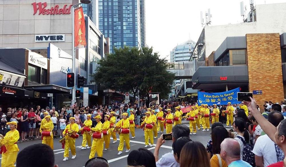 Falun Gong praktikanti učestvovali na paradi povodom Kineske Nove godine u Chatswoodu, 16. februara 2019. 