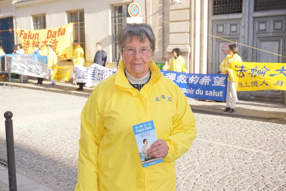 Anita Richard je praktikantica Falun Gonga.