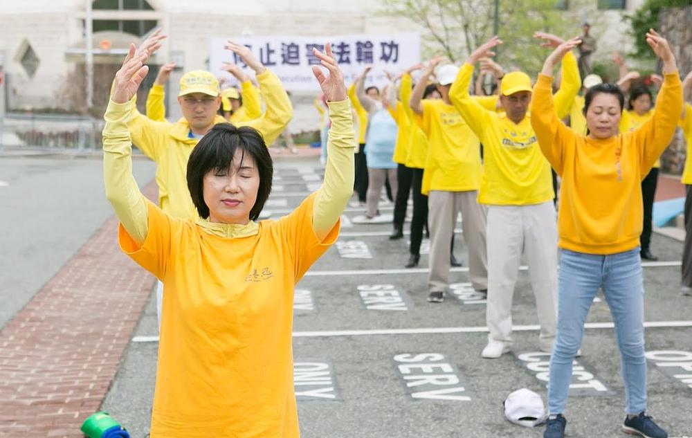  Gđa Jisun Bae iz Južne Koreje je odala priznaje Falun Dafa za podizanje kvalitete njenog života. 