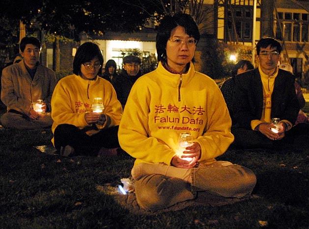 Falun Gong praktikanti već godinama protestiraju ispred kineskog veleposlanstva u Washingtonu