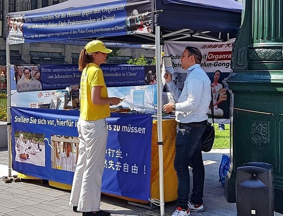 Razgovor sa prolaznikom o Falun Gongu