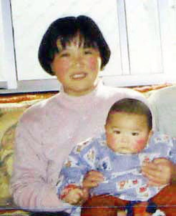 Gđa Wang Hongyu i njen sin prije početka progona 