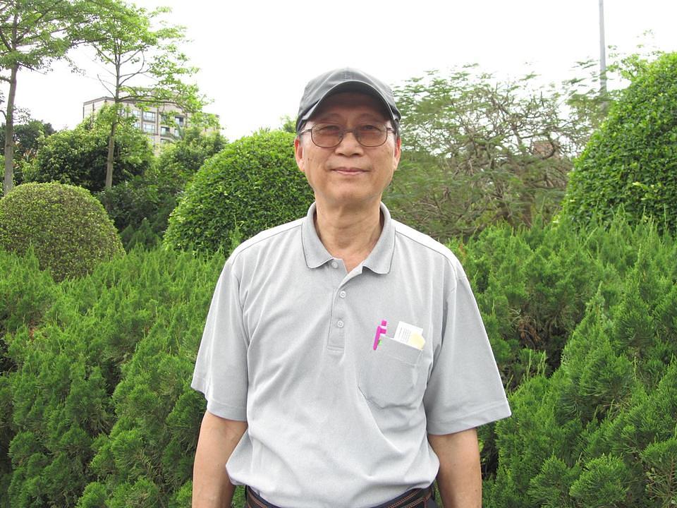 Gospodin Huang je rekao da se osjećao kao da je obavijen pozitivnom energijom kada je prvi put slušao snimke predavanja Učitelja Lija.