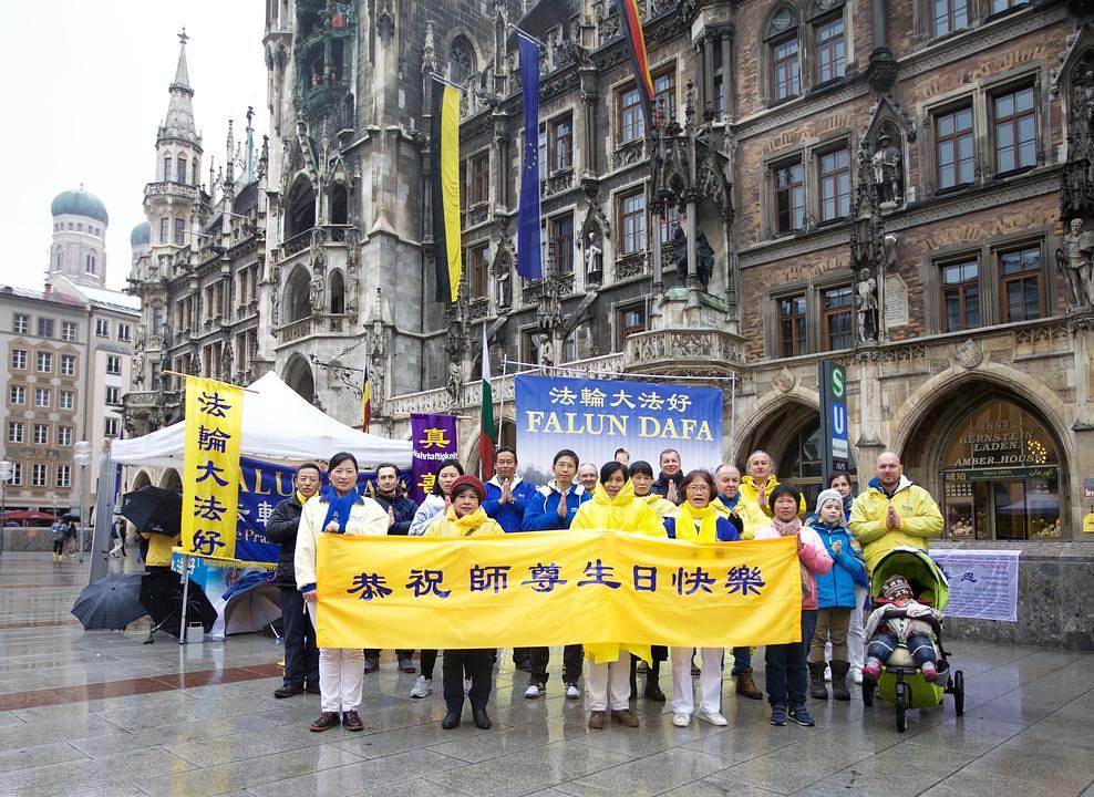 Zajednička fotografija Falun Gong praktikanata