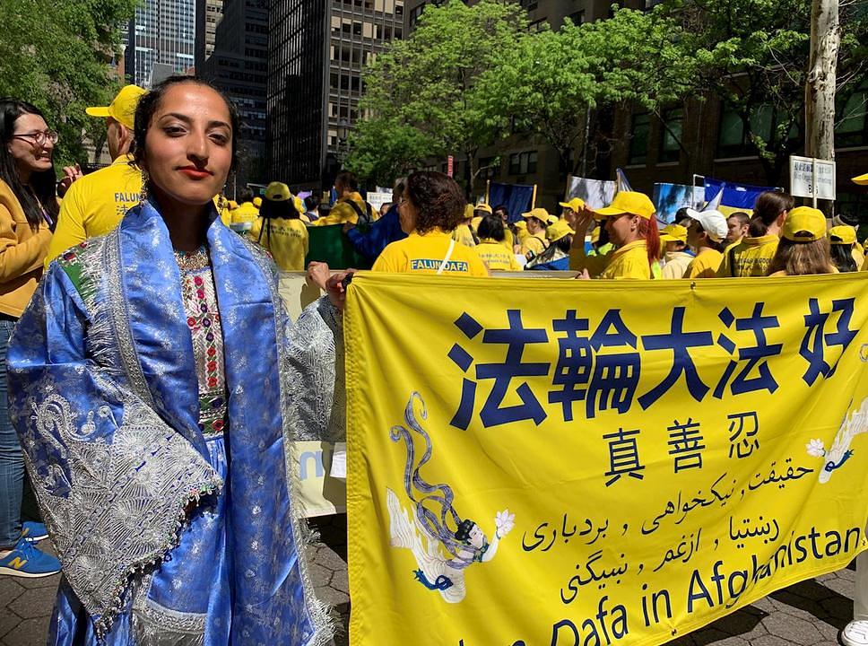 Jeela Jamili iz Avganistana Falun Gong prakticira već 13 godina. Rekla je da su principi Istinitosti-Dobrodušnosti-Tolerancije veoma moćni.