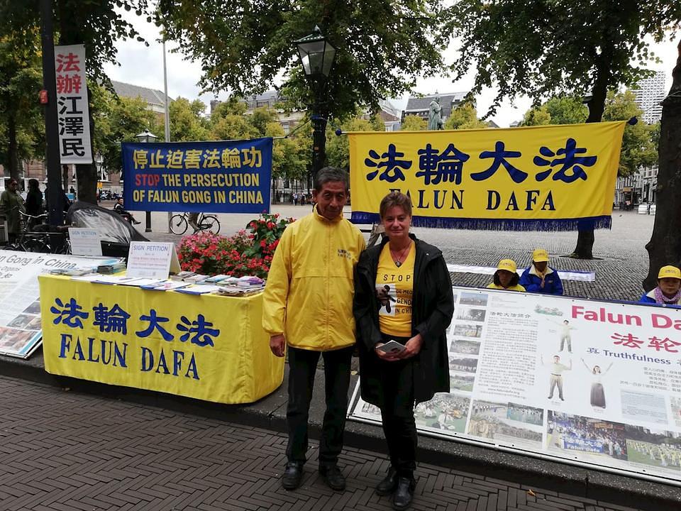 Tanja je doputovala u Hag da bi podržala Falun Gong aktivnosti 