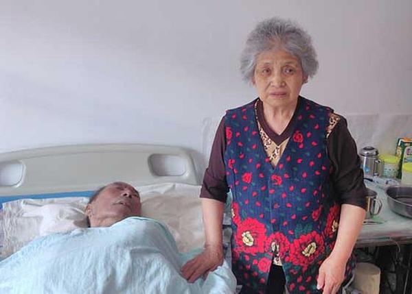 Gđa. Fan Guiqin i njen suprug u postelji gosp. Wen Defang 