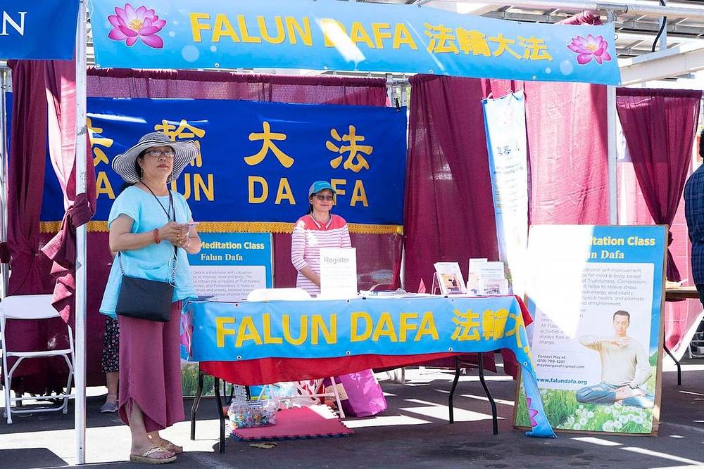Falun Gong štand