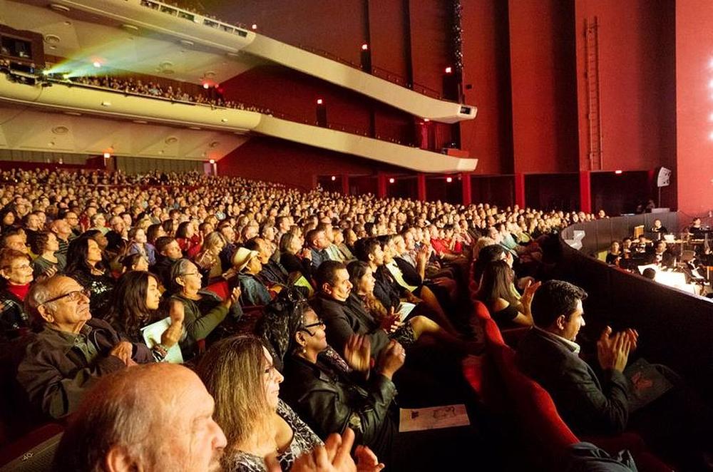   Shen Yun Global u Gradskom pozorištu u San Diegu u Kaliforniji, 25. januara, na Kinesku Novu godinu. Kompanija je izvela četiri predstave u San Diegu od 24. do 26. januara 2020. godine.