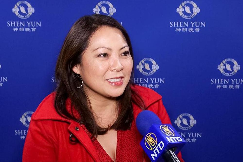 Marcella Lee, dobitnica Emmya, reporterka i voditeljica vijesti na KFMB-TV, CBS Newsu, dovela je svoju porodicu na predstavu Shen Yuna u Gradskom pozorištu u San Diegu 25. januara 2020. godine. 