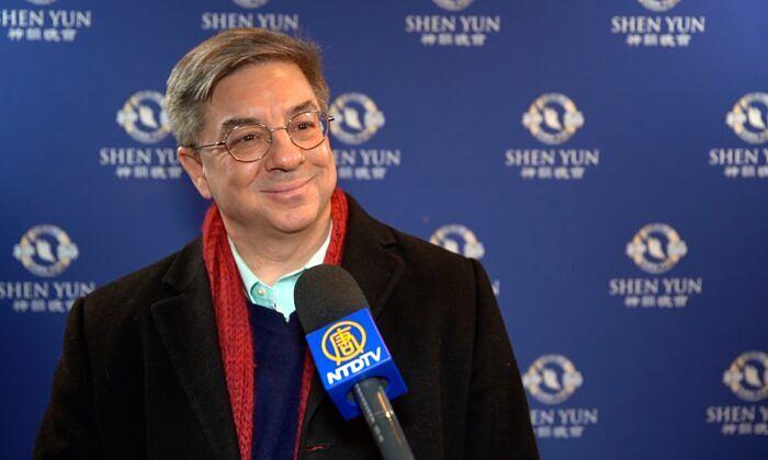 John Vishneski, advokat i klarinetist, je Shen Yun gledao u pozorištu Rosemont u Rosemontu, Illinois, 15. februara 2020. godine.