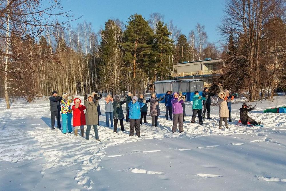 Praktikanti u Naberezhnim Chelnyju na zapadu centralne Rusije, na grupnom učenju i vježbanju. 