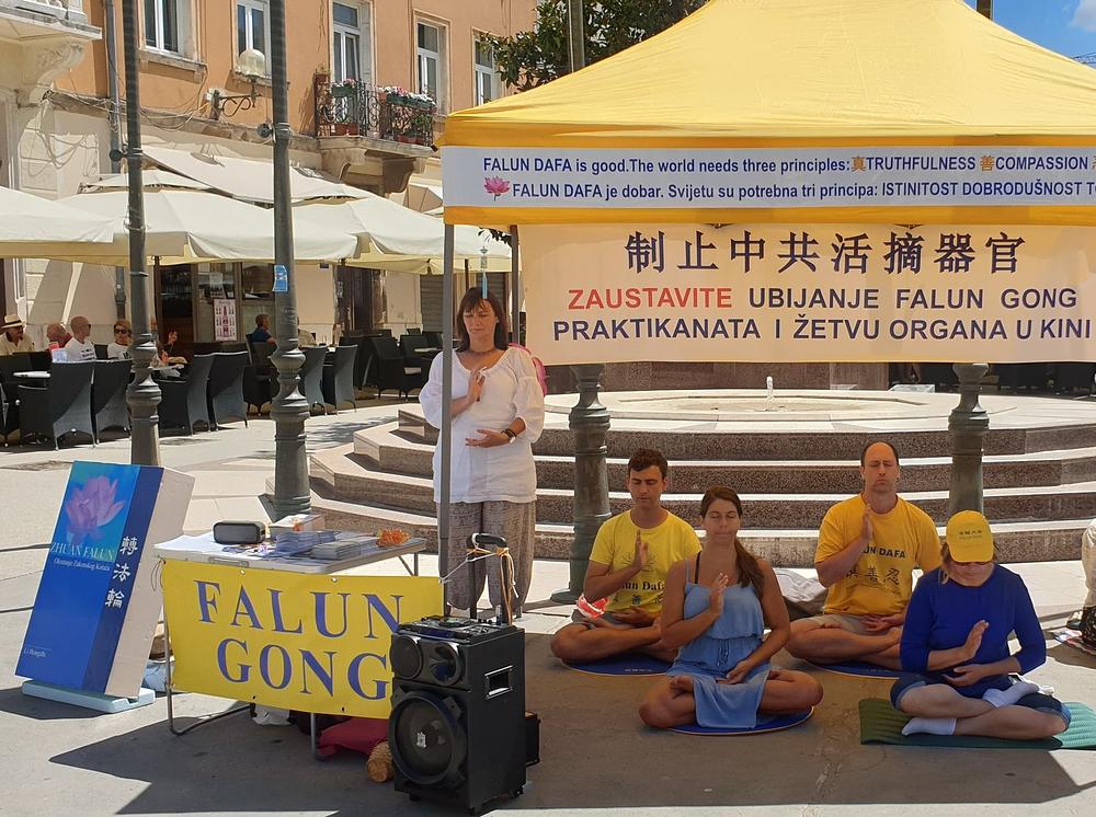 Praktikanti u Puli šalju ispravne misli da se okonča progon Falun Dafa praktikanata i žetva organa u Kini