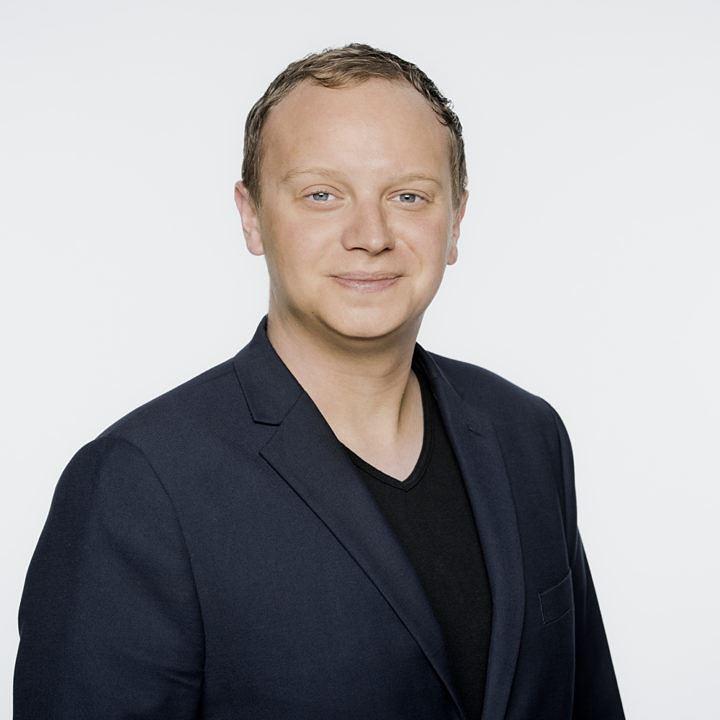 Tobias Baggenstos, član zakonodavne vlasti iz Švicarske narodne stranke u Zurichu
 