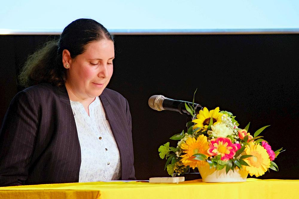 Myriam putem društvenih mreža pomaže ljudima da saznaju za Falun Dafa.