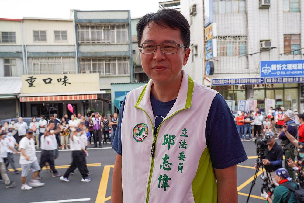 Chiu Chih-wei, član tajvanskog zakonodavnog Yuana, se praktikantima zahvalio na sudjelovanju na festivalu. Nada se da će puno ljudi od vas saznati za Falun Dafa. 