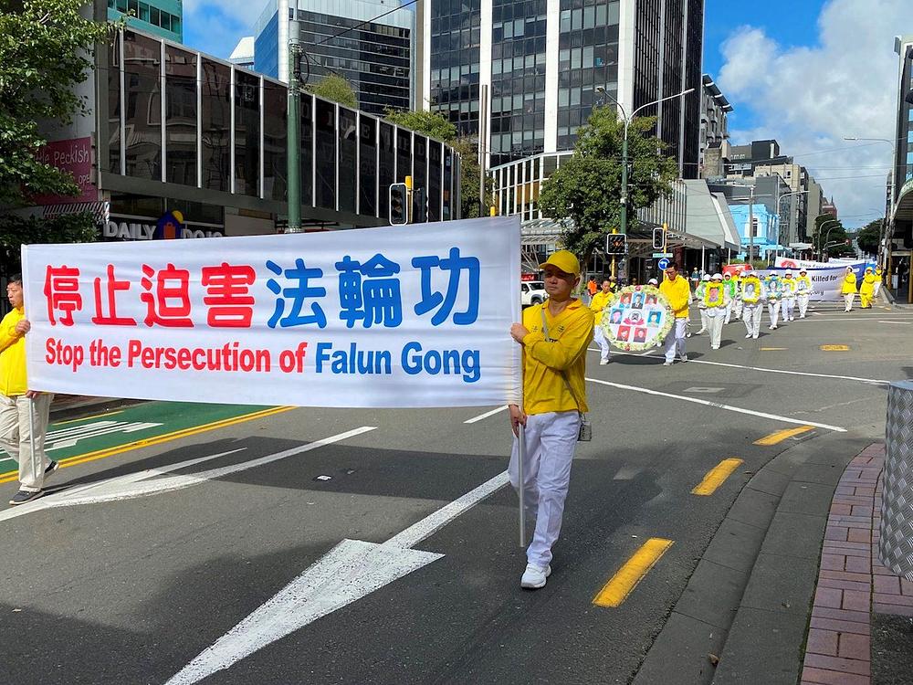 Praktikanti su održali povorku u središtu Wellingtona 13. aprila 2021. godine, svečano obilježavajući mirni protest u Pekingu od prije 22 godine.
 