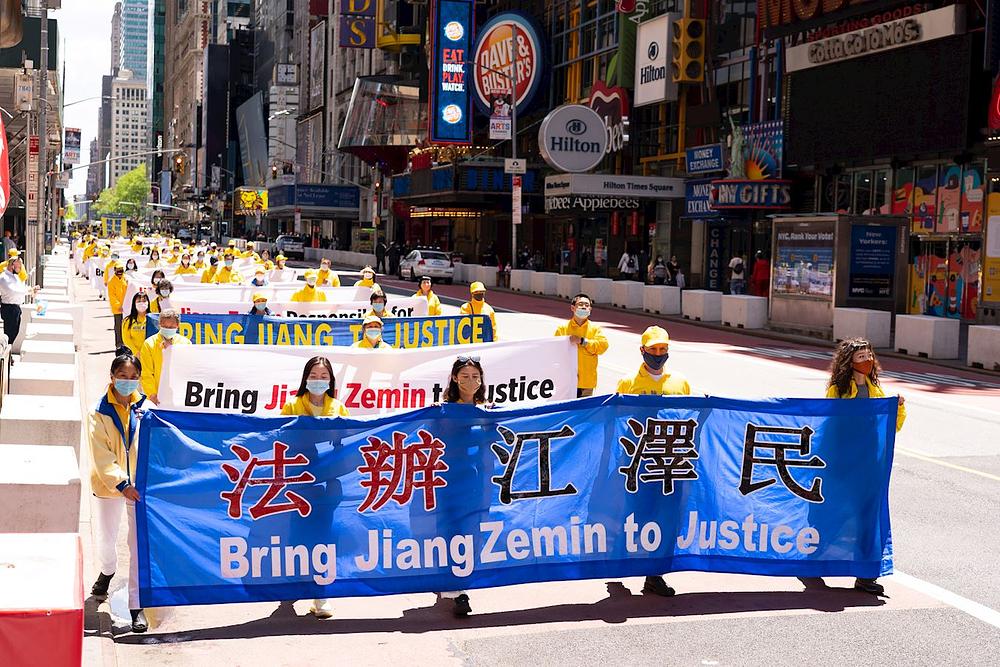 Dvije hiljade praktikanata je održalo paradu u New Yorku povodom proslave Svjetskog Dana Falun Dafa