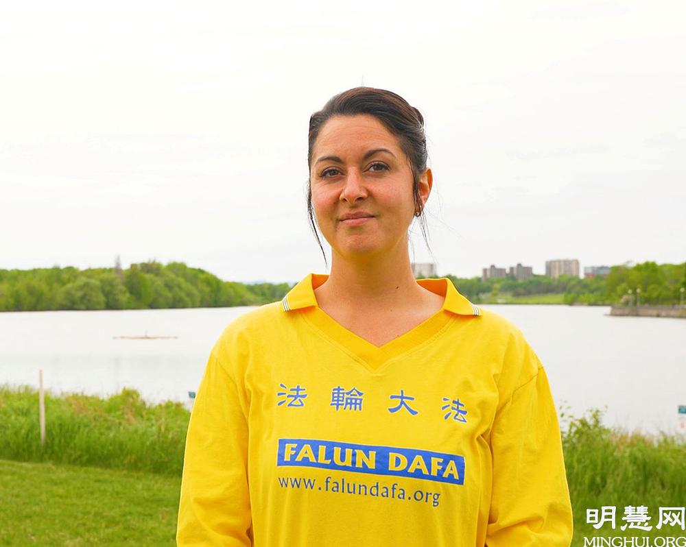 Gospođa Mongeau, jedna od organizatora parade, se nada da će moći podijeliti blagodati prakticiranja Falun Dafa s građanima Sherbrookea. 
