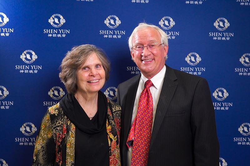 Paul Skousen, profesor na koledžu i pisac, i njegova supruga