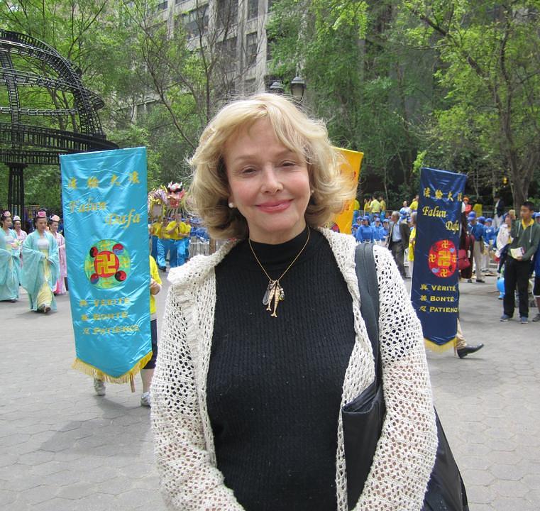 Pisac iz New Yorka, gospođa Cheryl Lee Terry je sretna što vidi širenje Falun Gonga.