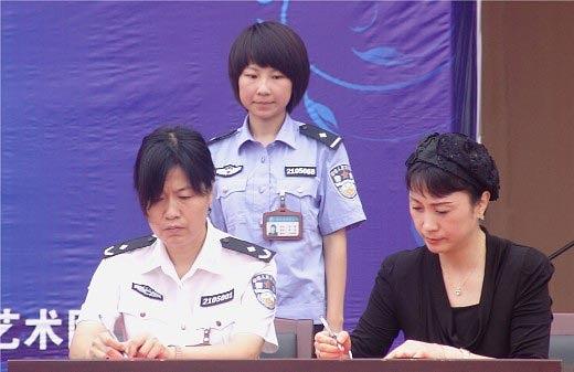 Yang Li, upraviteljica Ženskog zatvora provincije Liaoning. Yang je potpisala sporazum o proizvodnji odjeće sa Shenyang Anna Garment Group (online fotografija)