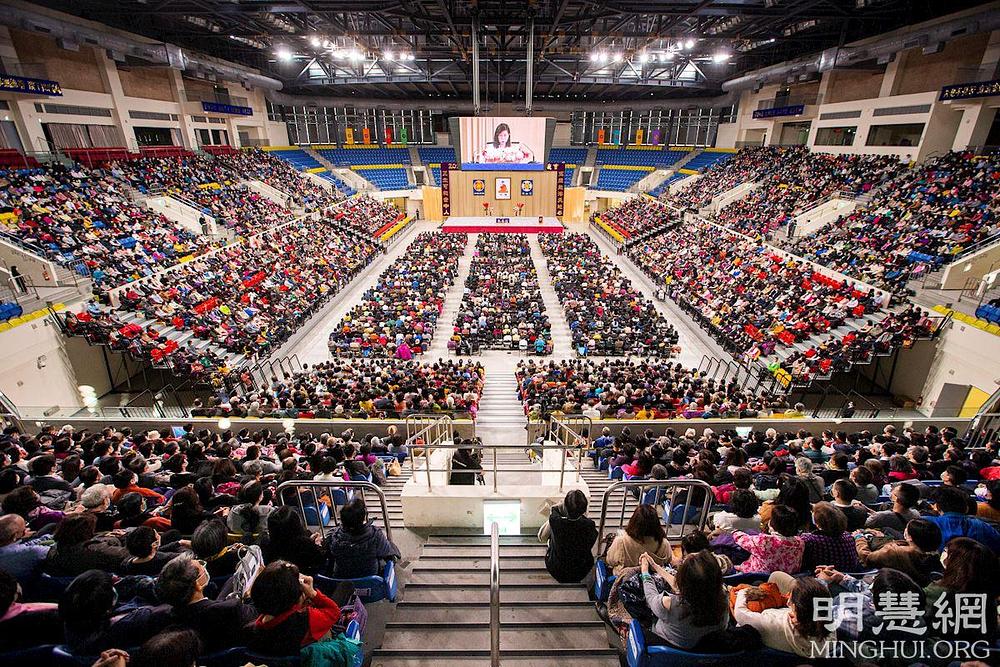 Preko 6.000 praktikanata je prisustvovalo Tajvanskoj konferenciji za razmjenu iskustava u kultiviranju Falun Dafa 2021. u Taipeiju 19. decembra 2021. godine.