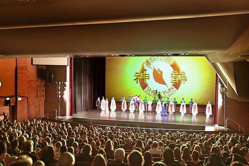 The Shen Yun New York Company u Union Colony Civic Center - Monfort Concert Hall u Greeleyu, Colorado, 22. januara. Trupa je izvela dvije predstave u Greeleyju 21. i 22. januara. (NTD Television)