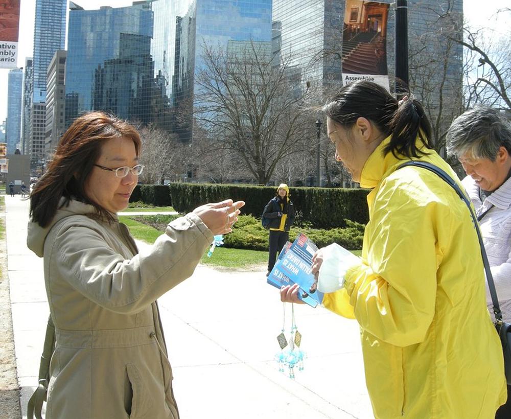 Gđa Zhang (lijevo), turistkinja koja je u Kanadu došla iz SAD 