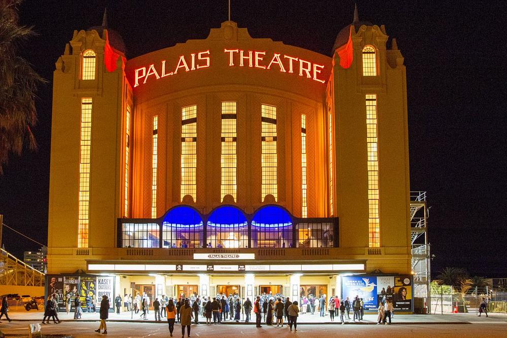  The Shen Yun International Company je izvela sedam predstava u Palais teatru u Melburnu, Australija, od 22. do 26. aprila. Gore je prikazan vanjski ulaz pozorište na dan predstave 25. aprila. (The Epoch Times)
