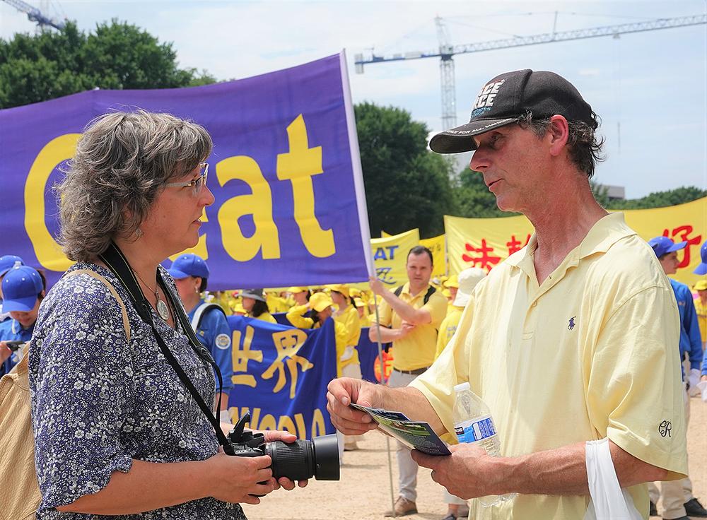 Scott Brown iz Mainea prakticira Falun Dafa 21 godinu.