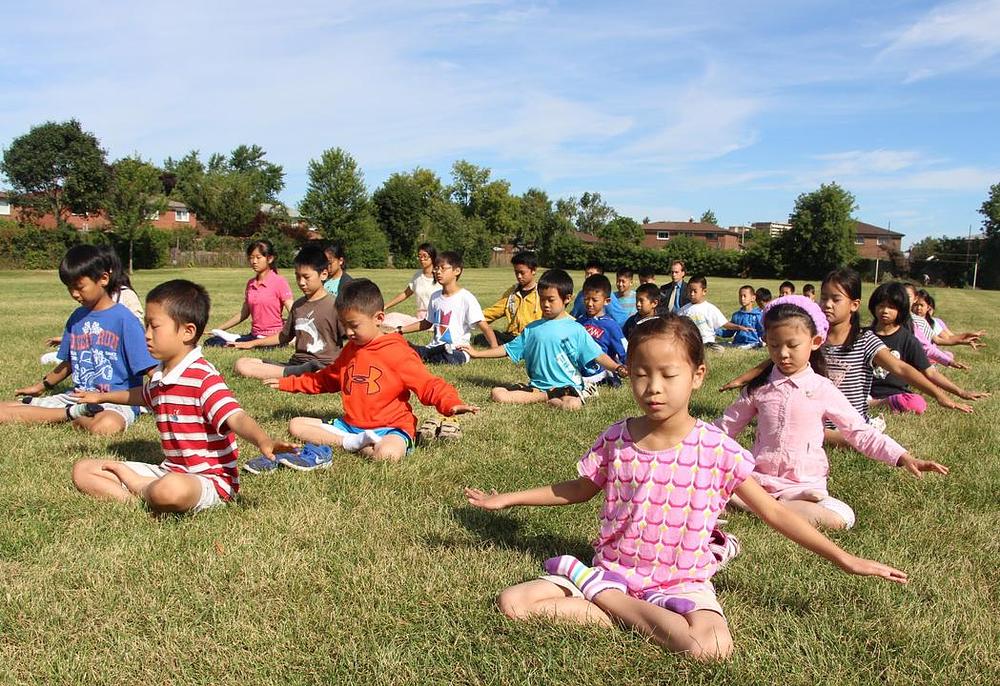 Meditacija u ljetnom kampu Minghui škole u Torontu