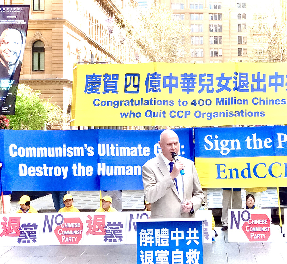  John Deller, glasnogovornik australijskog Falun Dafa udruženja.