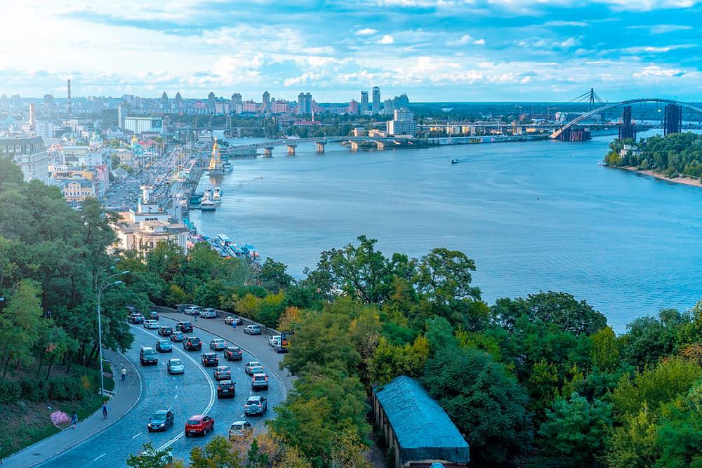 Pogled na Kijev sa Dnjeparskog brda.