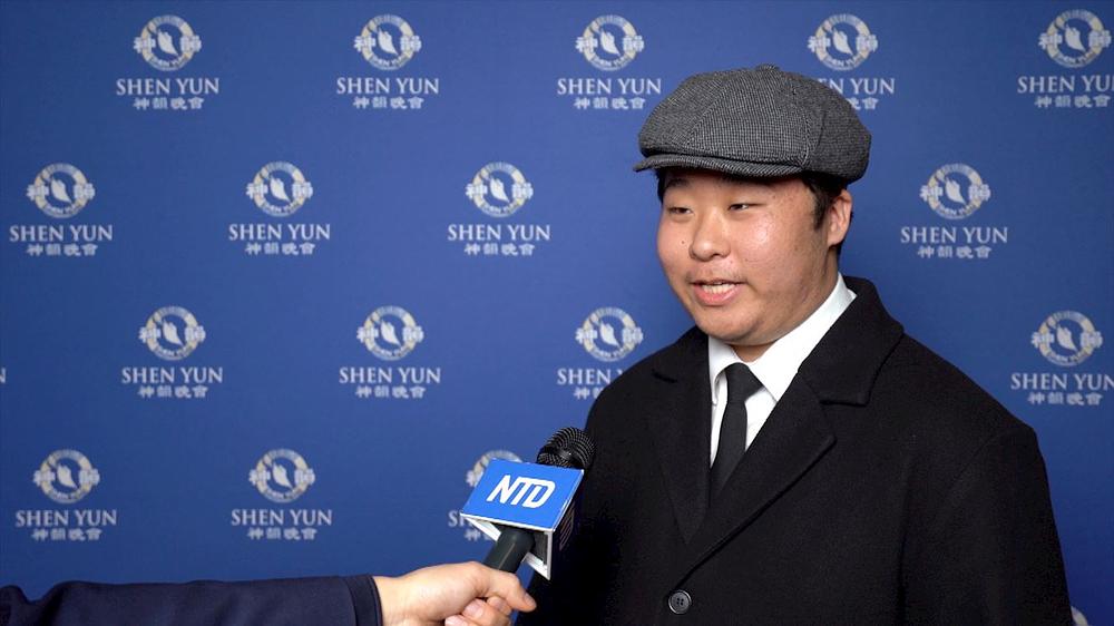 Chen Zhengmin, student iz Kine, na nastupu Shen Yun-a u Berkeley-u 15. siječnja (NTD televizija)
 