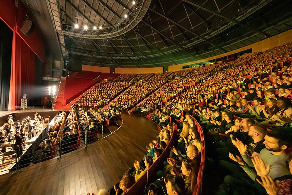 Dana 9. februara, Shen Yun Global Company je izvela posljednji od svojih osam nastupa u Lyonu, Francuska, u L