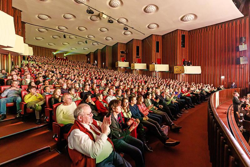 Shen Yun Global Company u Stadthalle Mülheim an der Ruhr – Theatersaal u Mülheim an der Ruhr, Njemačka, 18. februara. Trupa je izvela pet rasprodanih predstava u Mülheim an der Ruhr od 16. do 19. februara. (The Epoch Times)