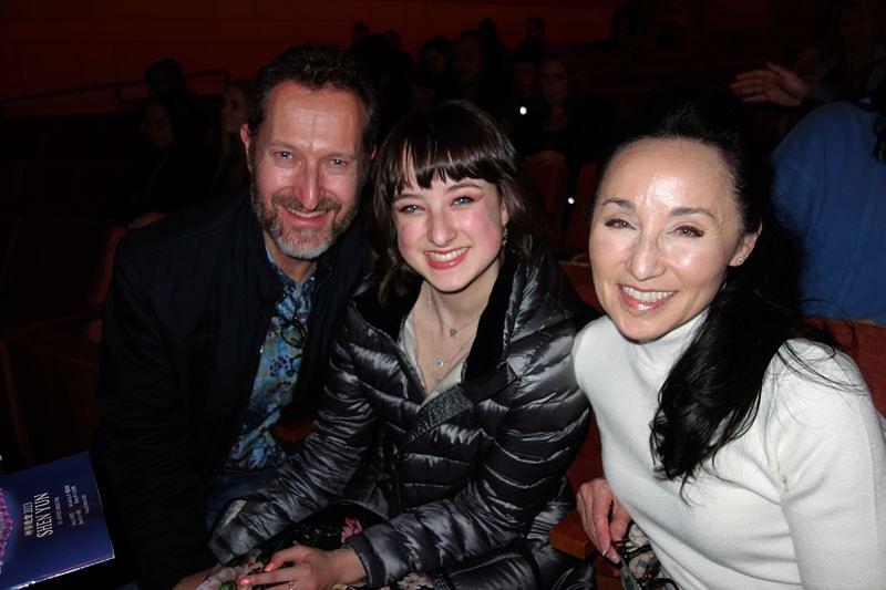  Skladatelj Gary Thomas, njegova supruga Kirsten i njihova kći Hope na nastupu Shen Yuna u Salt Lake Cityju, Utah, 23. veljače (The Epoch Times)