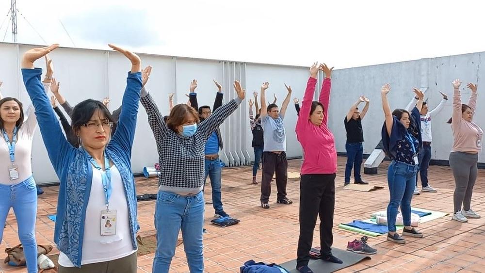 Praktikanti su održali radionicu za podučavanje Falun Dafa vježbi zaposlenicima pružatelja zdravstvenih usluga za vladu južnog Quita. Radionicu je dobro prihvatilo 30 sudionika koji rade u različitim odjelima. Nekoliko dana kasnije, vlada južnog Quita pozvala je praktikante da održe 4-dnevnu radionicu od 31. siječnja do 3. veljače, kako bi njihove zaposlenike podučili Falun Dafa vježbama.