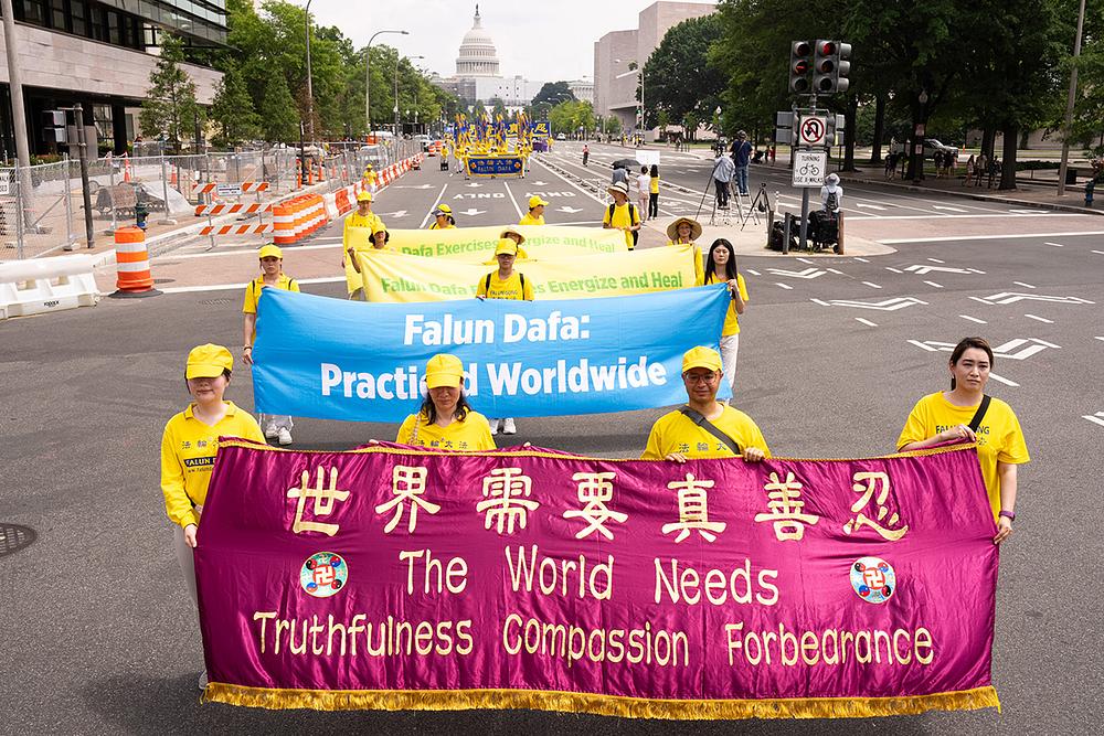 Praktikanti su održali marš u Washington DC 20. srpnja 2023. kako bi ispričali ljudima o progonu dugom 24 godine. 