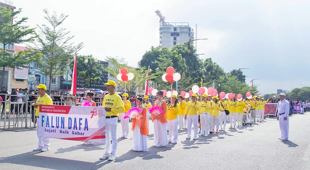 Praktikanti su se pridružili indonezijskoj paradi povodom Dana neovisnosti u Batamu, 13. kolovoza 2023.