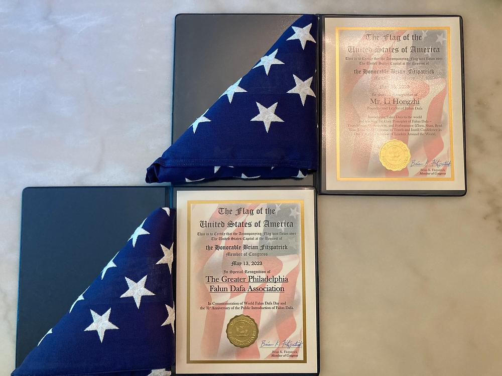 Dvije američke zastave i certifikati kongresmena Briana Fitzpatricka
 