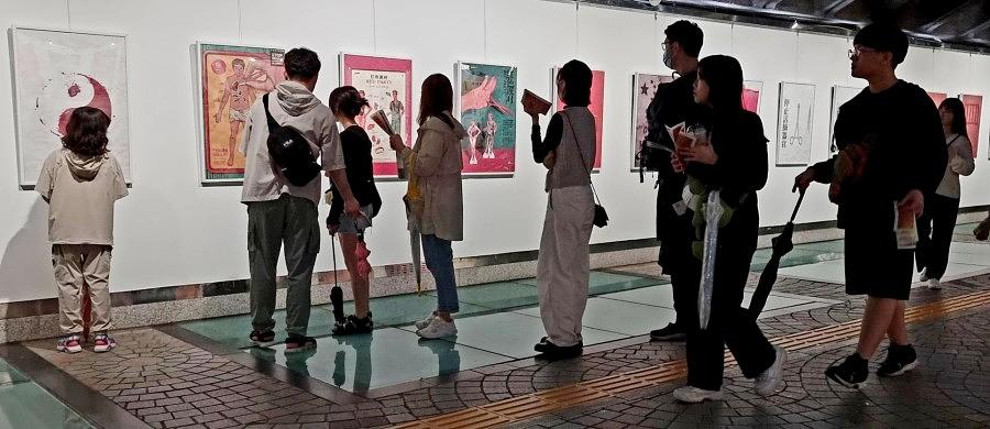 Korejska udruga za etičle transplantacije organa (KAEOT) održala je nagrađenu Međunarodnu izložbu plakata „Život, ljudska prava i prisilna žetva organa“ u seulskom Metro muzeju umjetnosti od 21. do 27. svibnja 2023.